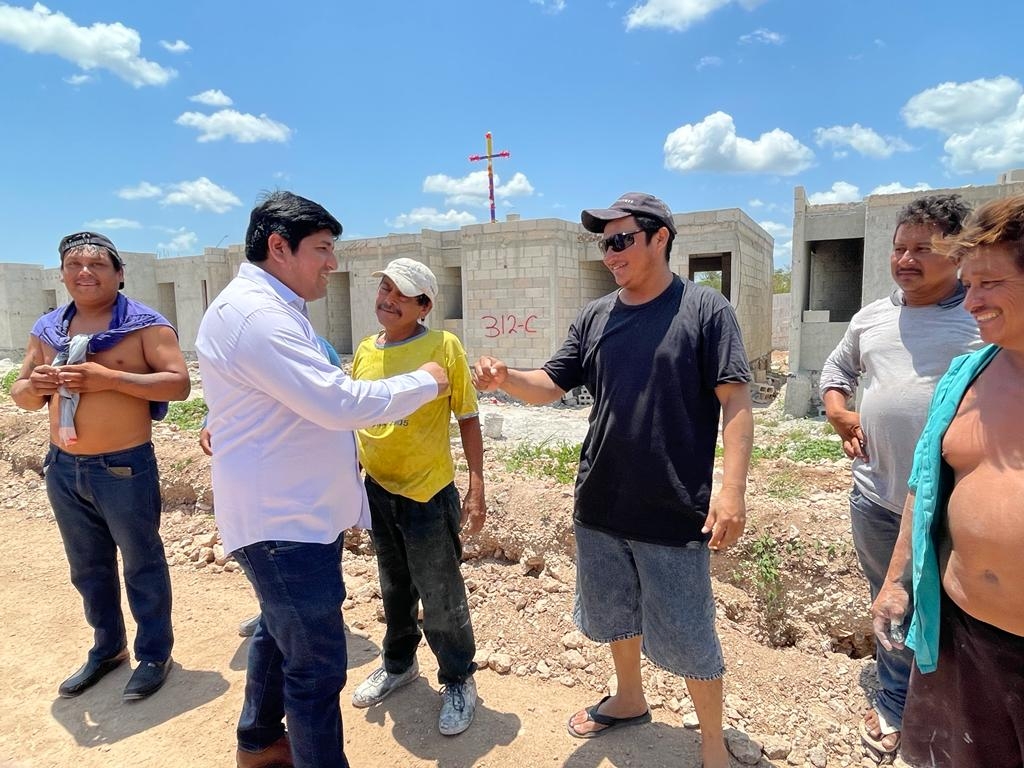 Rogerio Castro impulsa el programa 'ConstruYo' de Infonavit en Mérida
