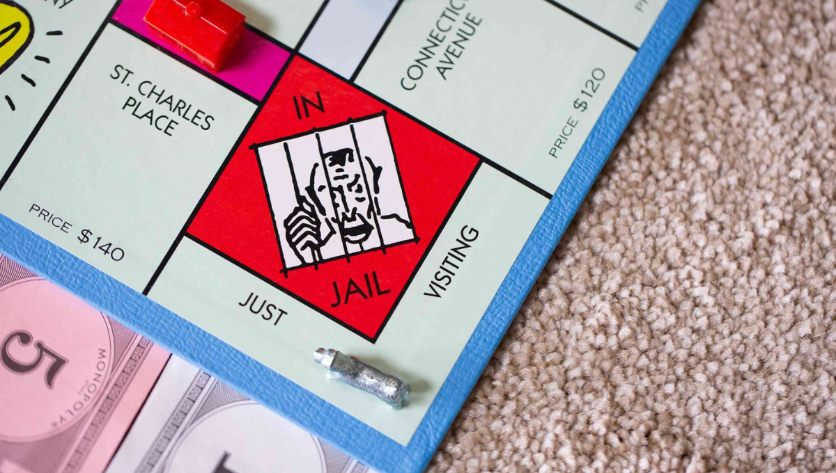 Hombre intenta salvarse de la cárcel con una tarjeta de Monopoly en Chicago