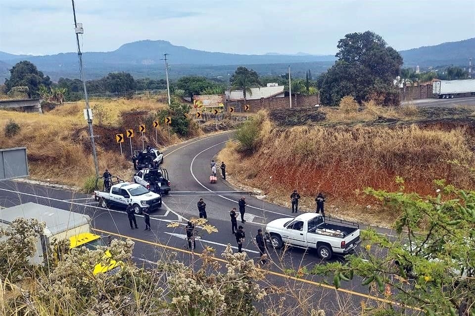 Difunden videos de la balacera en Misión del Valle, Michoacán, que dejó dos policías muertos