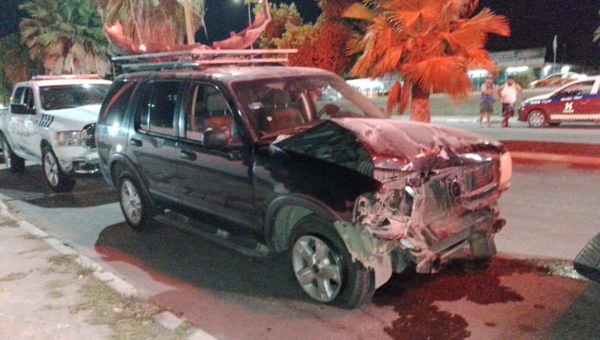 Camioneta choca por alcance contra tráiler en Escárcega; hay una persona lesionada