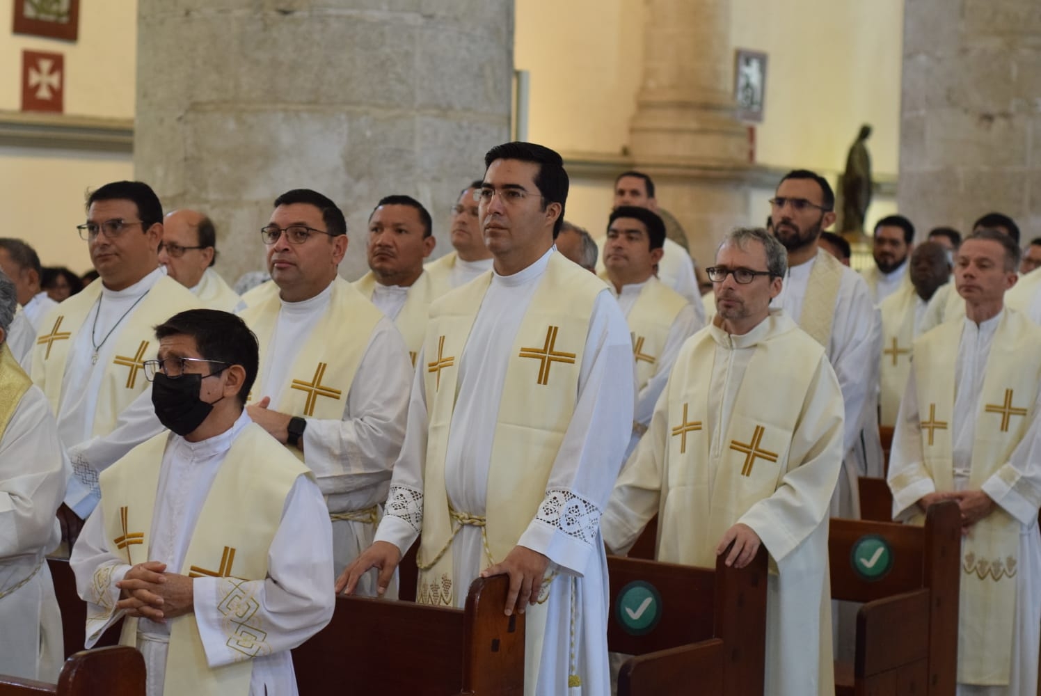 Fueron 200 sacerdotes que renovaron sus votos en la Catedral de Mérida