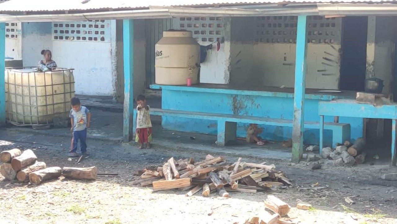 Activistas exigen al DIF atención para más de 600 niños en Río Hondo, Chetumal