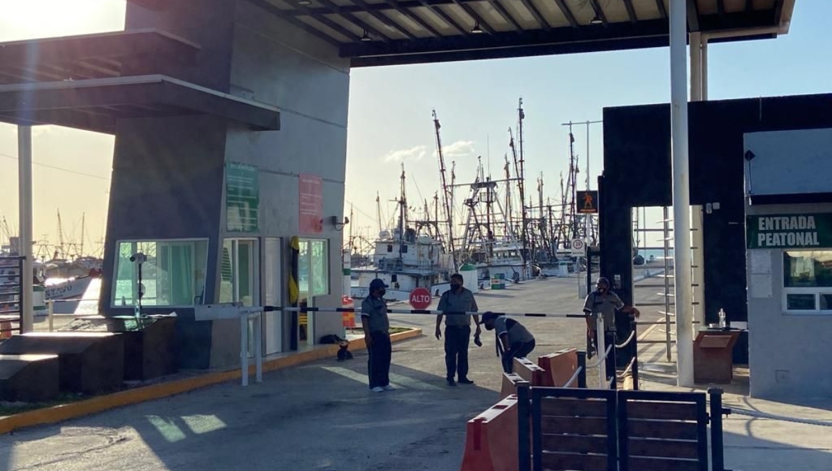 Los pescadores dieron parte a capitanía de puerto lo que desplegó el auxilio de la marina