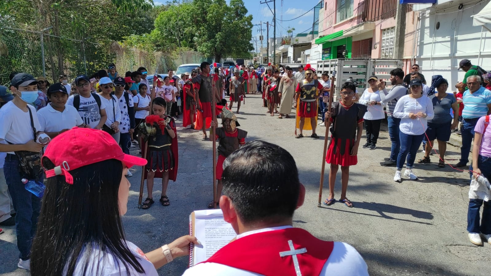Católicos de Campeche reviven el Viacrucis de Jesús: EN VIVO