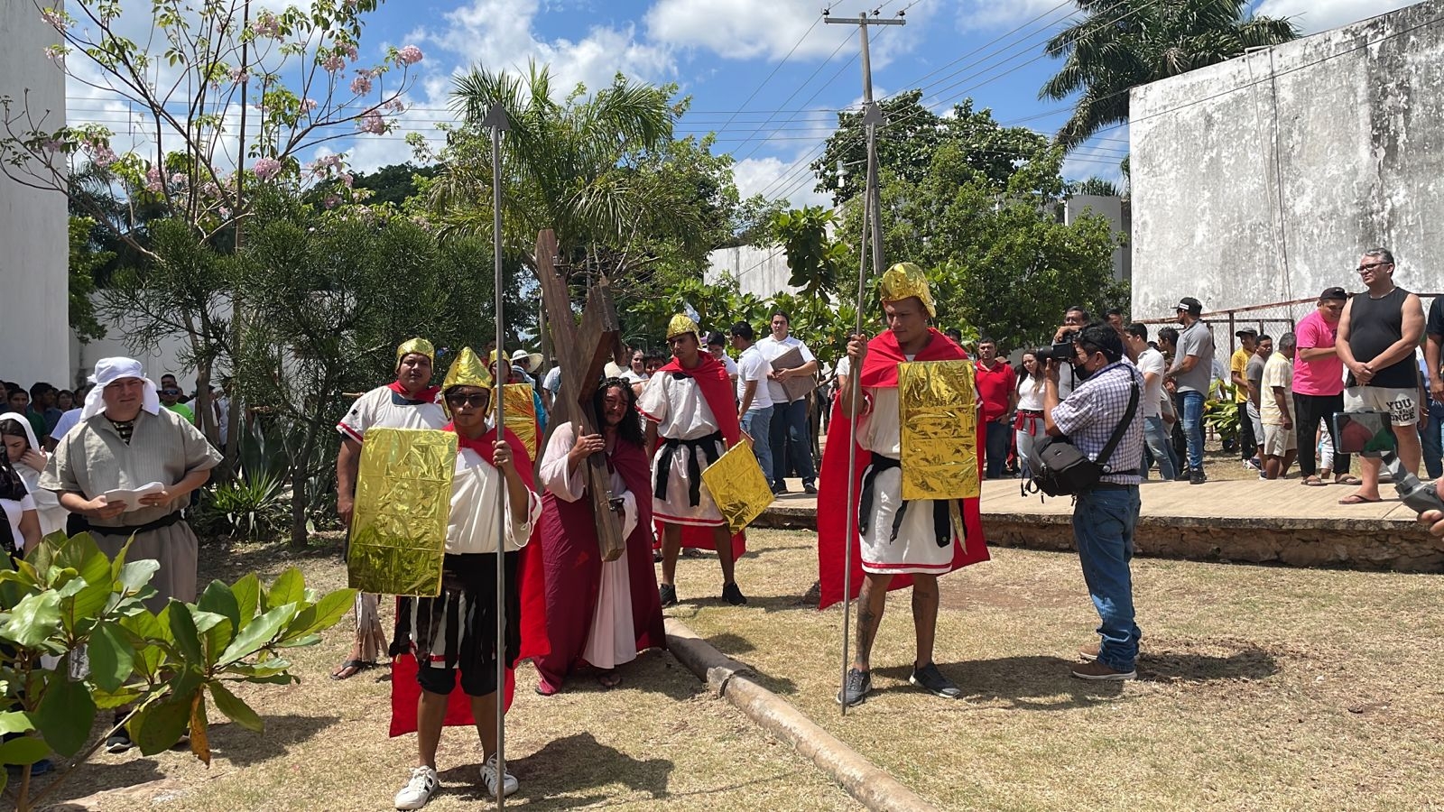 Reos del Cereso de Mérida reviven el Viacrucis de Jesús hacia la Cruz: EN VIVO