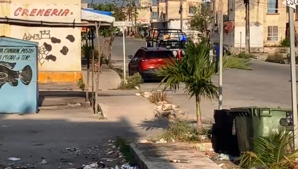 Hallan a un hombre sin vida tirado en la calle en la Región 259 de Cancún