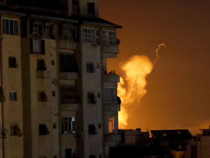Israel bombardea la Franja de Gaza tras recibir ataque con misiles