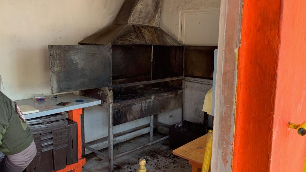 Cochambre de una pollería causa conato de incendio en Ciudad del Carmen