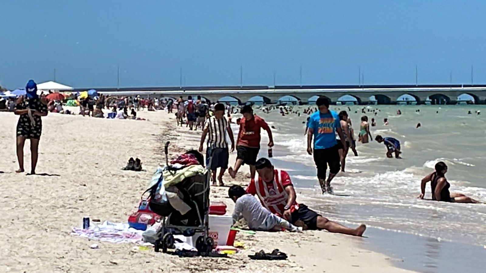 Turistas disfrutan el Sábado de Gloria en las playas de Progreso: EN VIVO