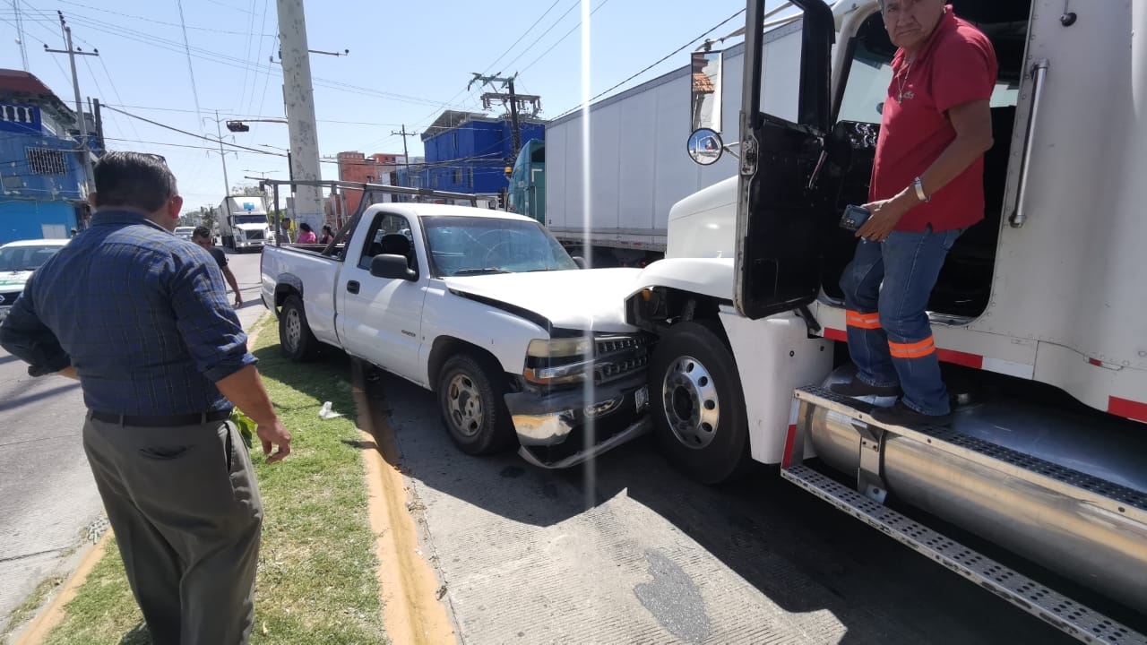 Joven de 19 años ocasiona un aparatoso accidente en Ciudad del Carmen