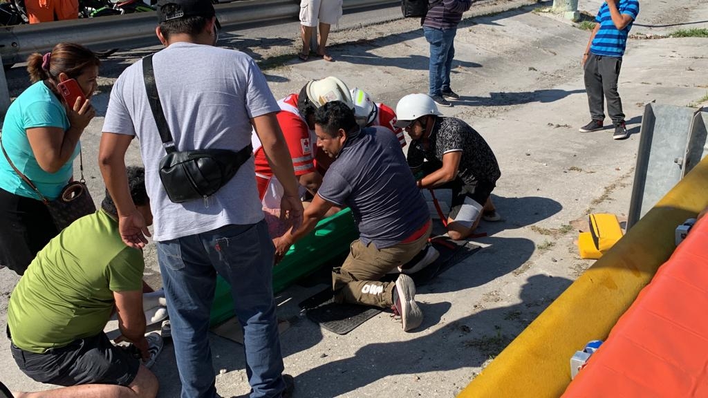 Motociclista resulta herido tras ser arrollado por un taxista en Ciudad del Carmen