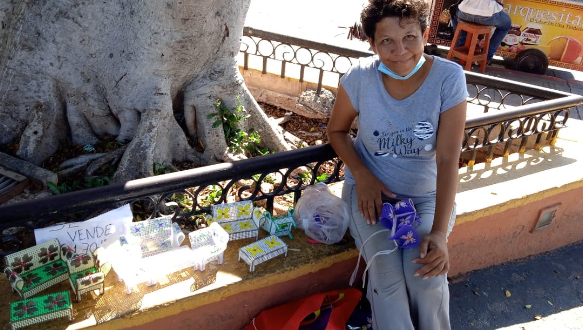 Doña Ericka vende sus productos en la Plaza Grande de Mérida