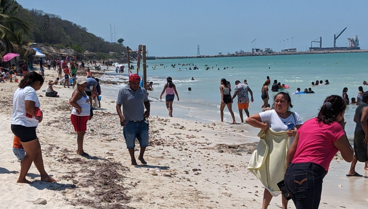 Playas de Campeche en lleno total; Payucán registra más de mil 200 personas este domingo
