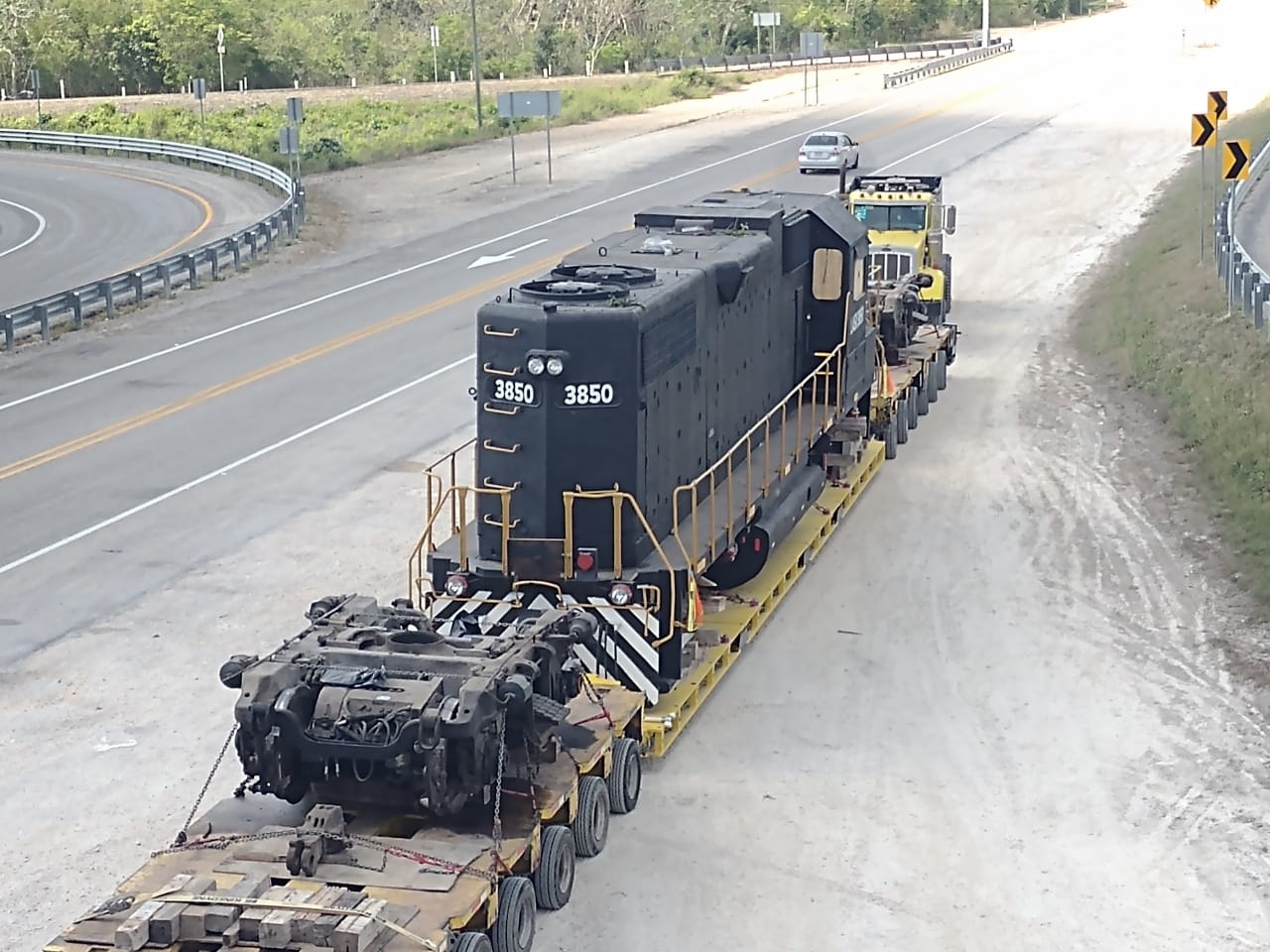 Locomotora que formará parte del Tren Maya llega a Felipe Carrillo Puerto