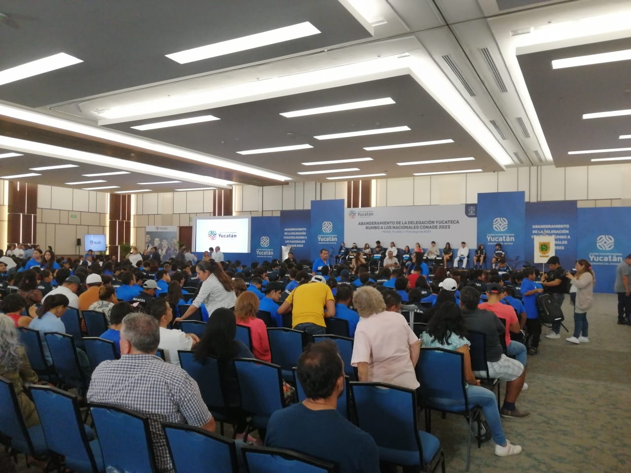 Mauricio Vila abandera a deportistas de Yucatán que participarán en los Juegos Conade 2023: EN VIVO