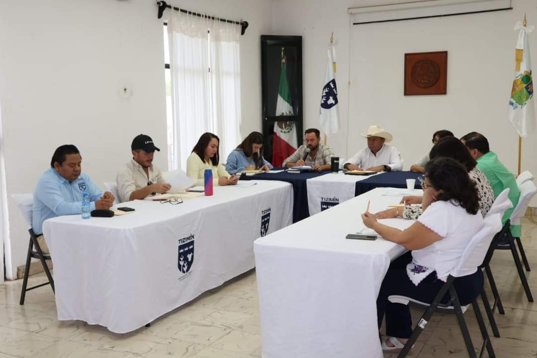 Alcalde de Tizimín pierde los estribos al ser cuestionado en la Sesión de Cabildo