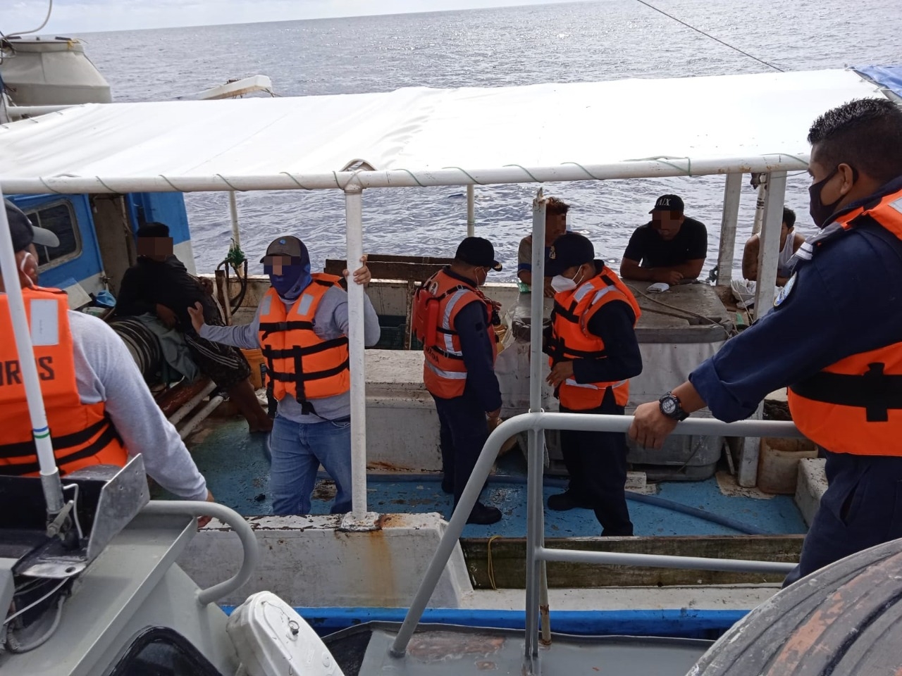 Detienen a pescadores furtivos en Río Lagartos; capturaron pulpo y langosta
