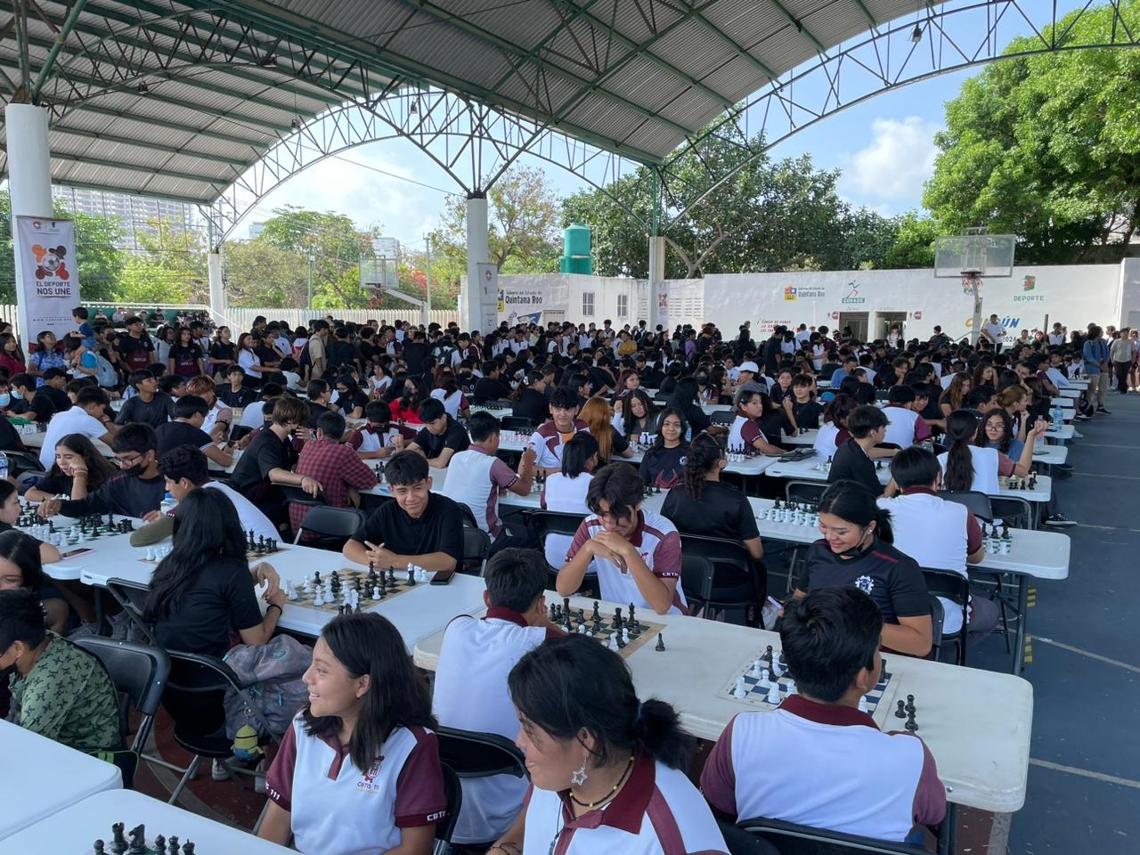 Dos mil jóvenes de Cancún participan en el Festival del Ajedrez