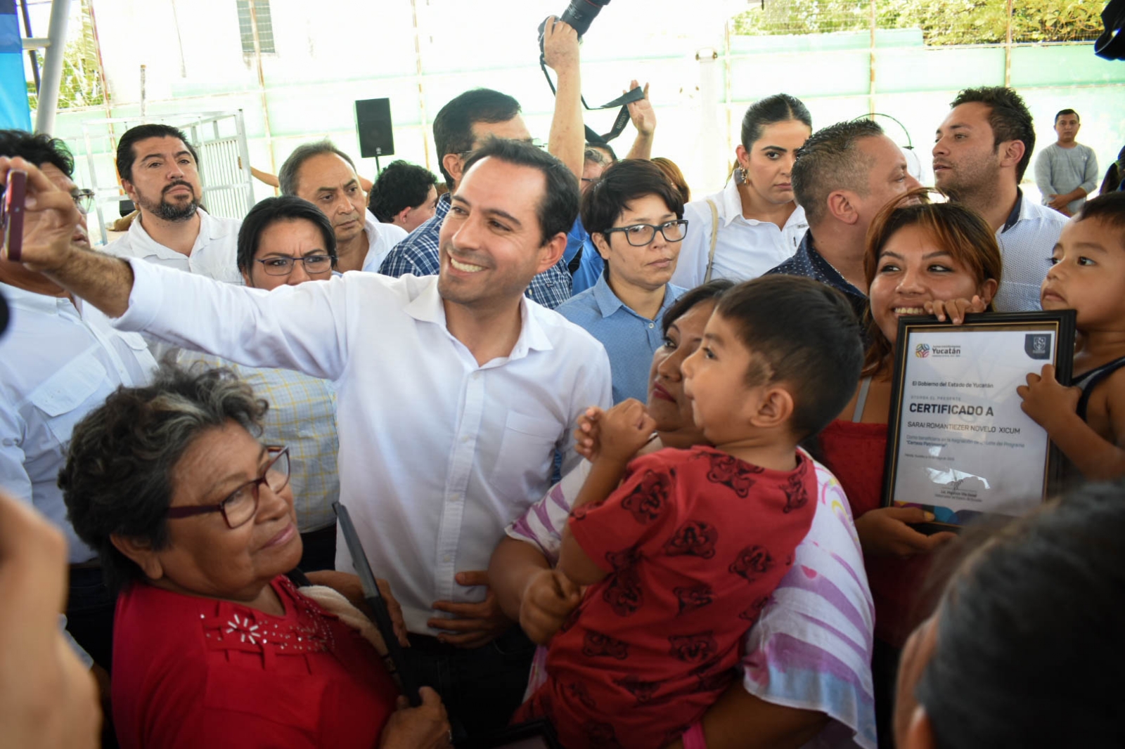 Mauricio Vila entrega Certeza Patrimonial a 515 familias del Sur de Mérida