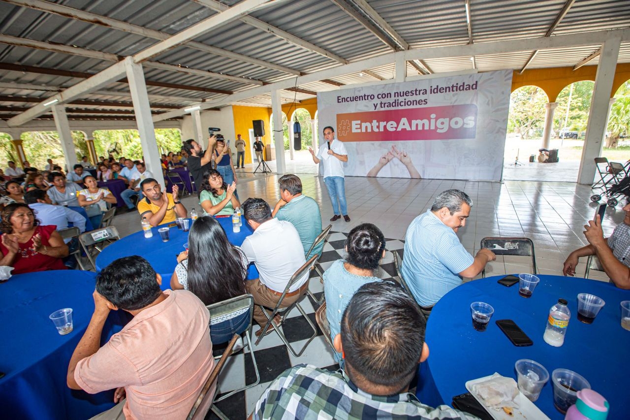 Liborio Vidal se reúne para dialogar con comerciantes en Chablekal