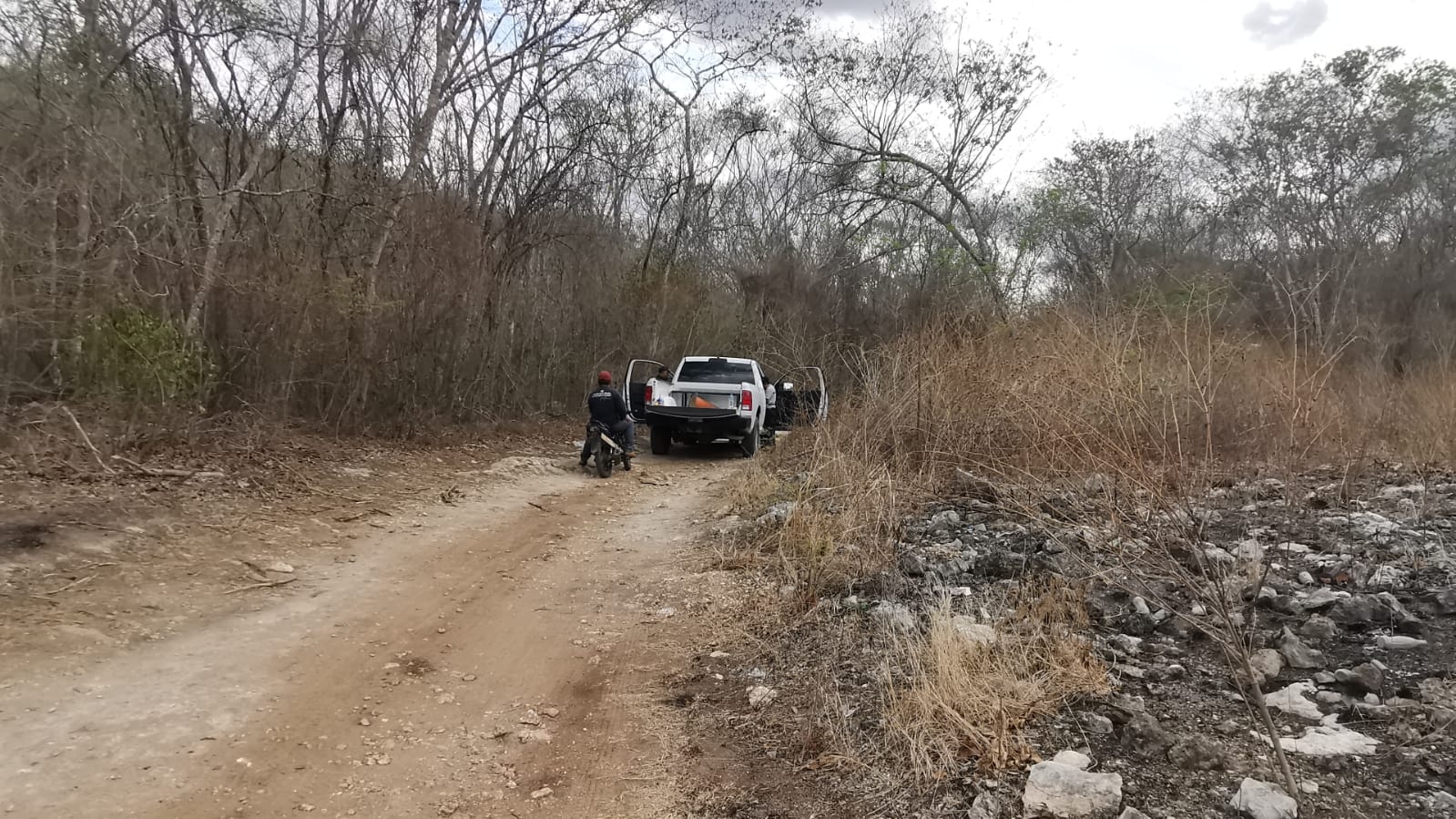 Descartan feminicidio en Campeche tras el hallazgo de un cuerpo en un camino de terracería