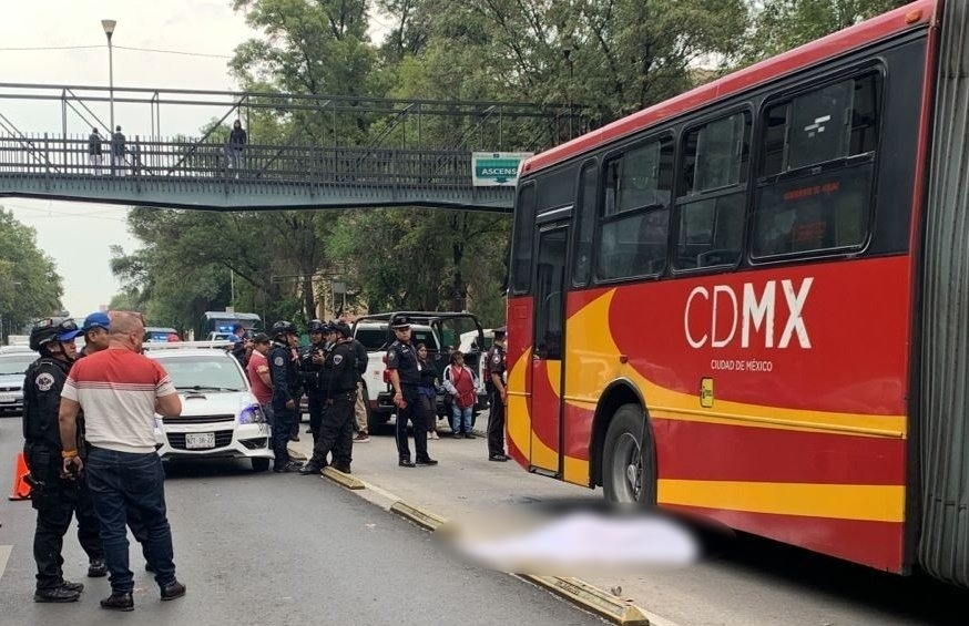 Mujer muere atropellada por un Metrobús en la CDMX: Así fue el momento