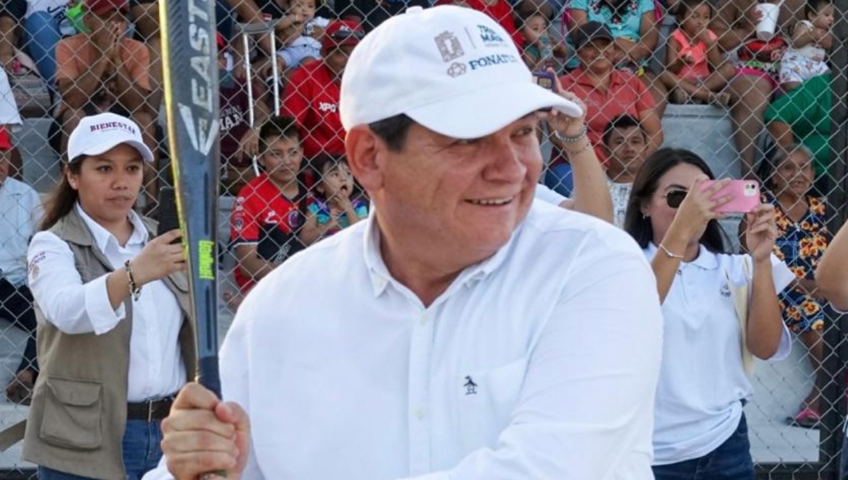 Joaquín Díaz Mena invita a los jóvenes yucatecos a practicar deportes