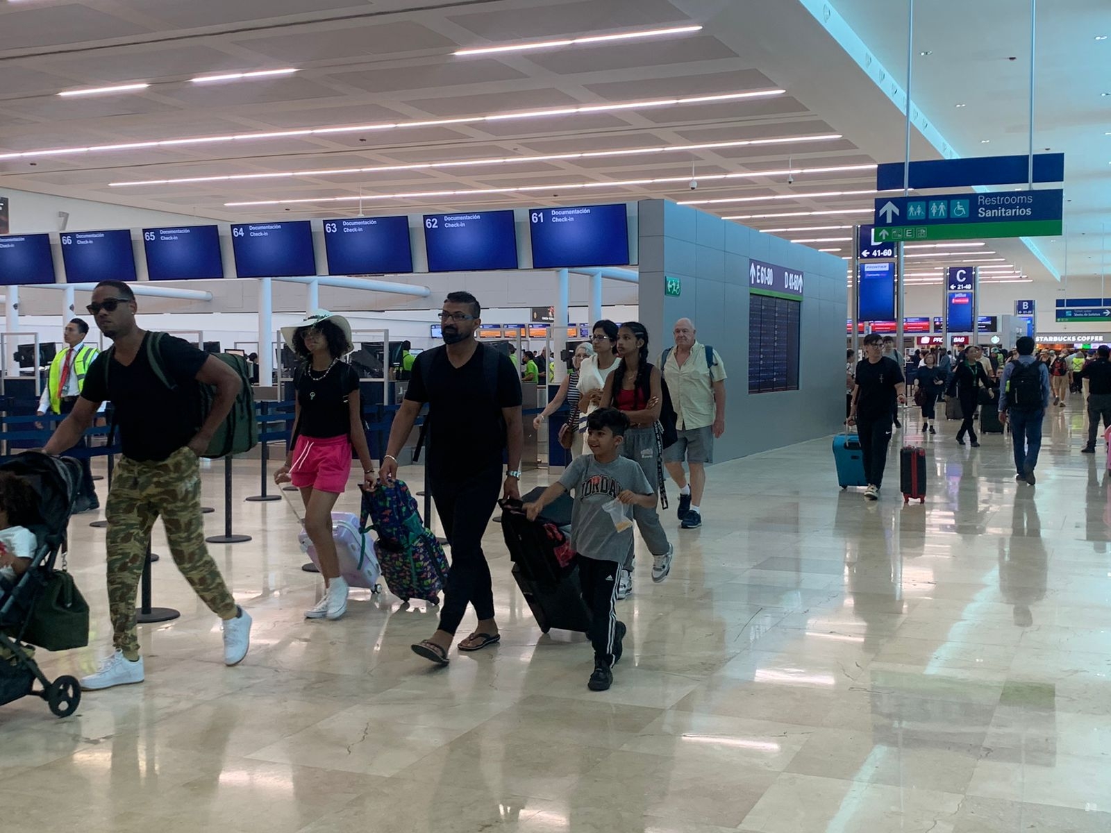Reportan tres vuelos reatrasados en el aeropuerto de Cancún: EN VIVO