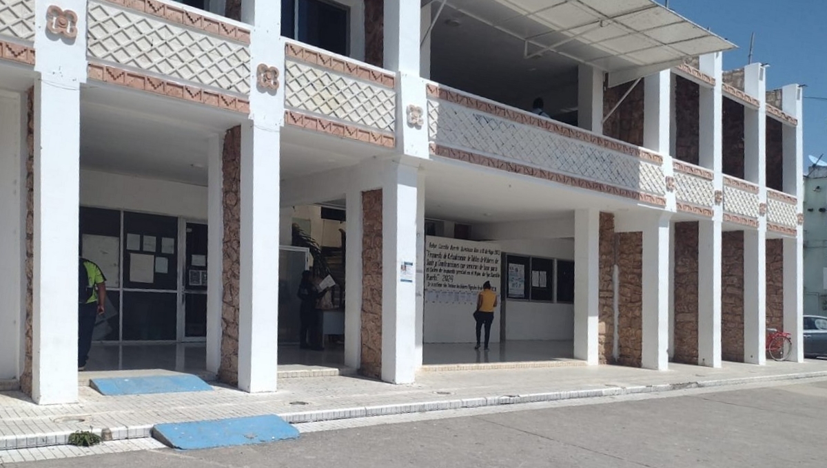 Trabajadores evacuan Ayuntamiento de Felipe Carrillo Puerto por 'invasión' de garrapatas
