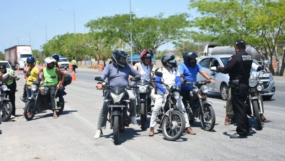 Motociclistas podrían pagar hasta 2 mp de multa por subir a los puentes del Periférico de Mérida