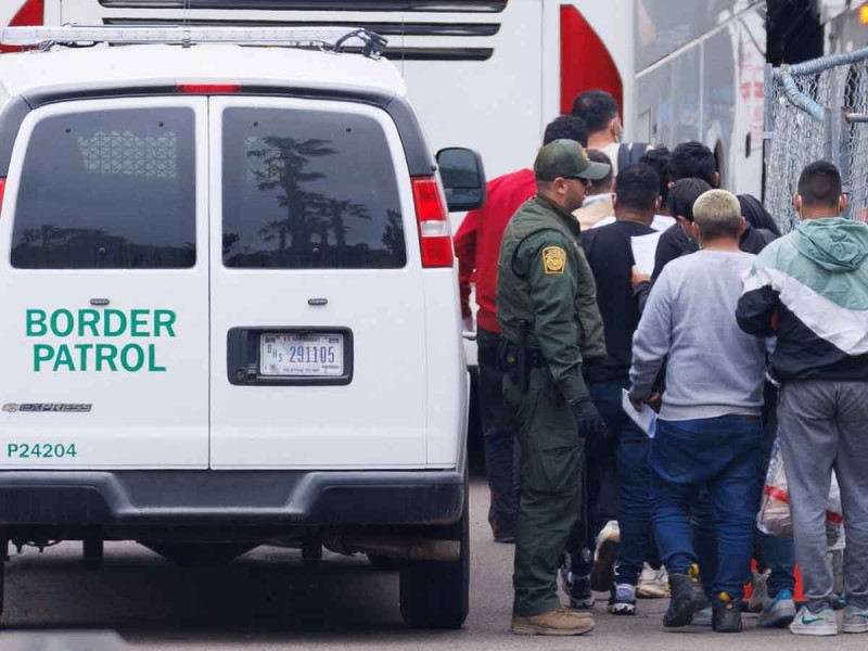 Una niña migrante de ocho años murió bajo custodia de la Guardia Fronteriza estadunidense en Texas.