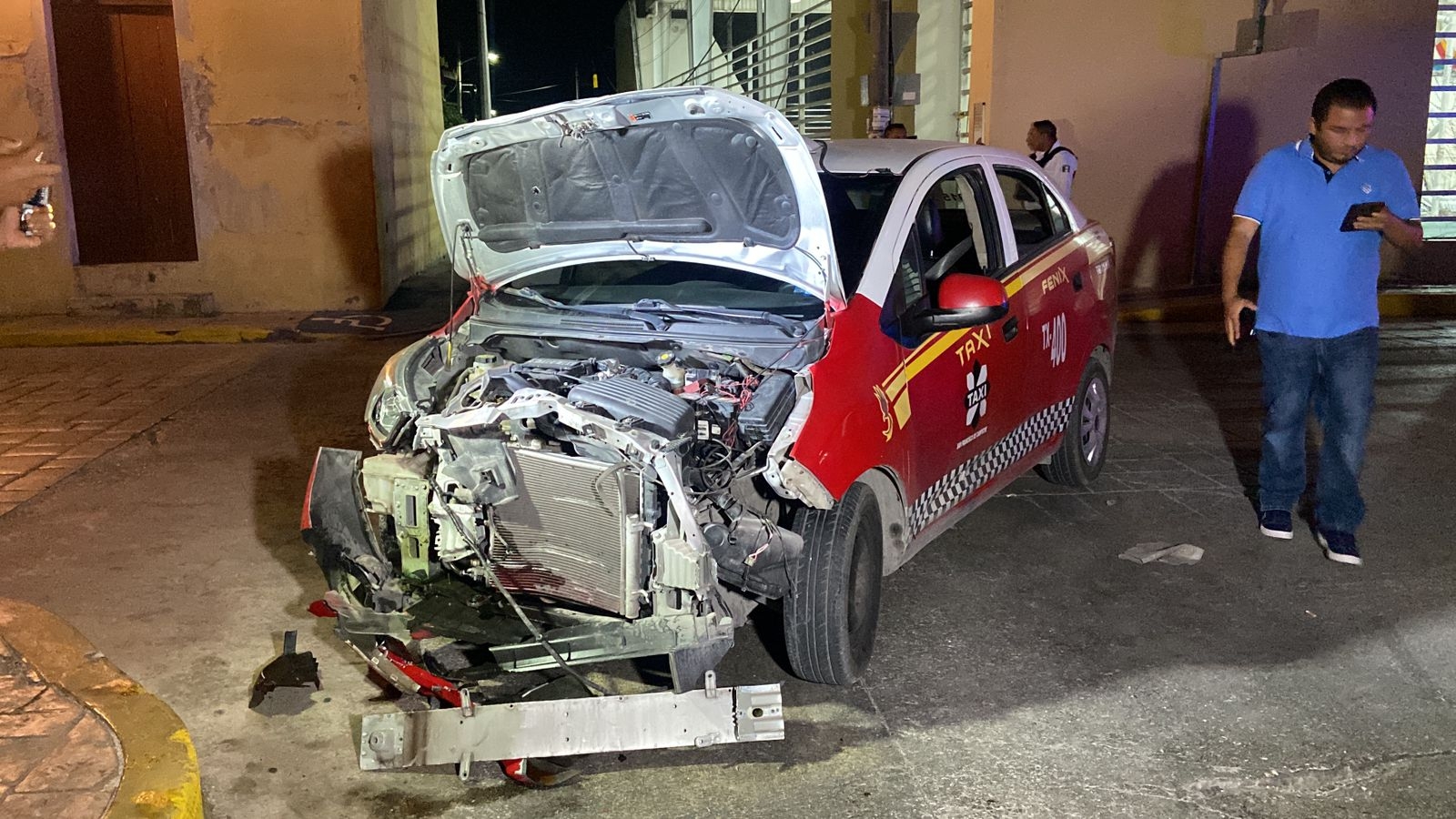 Conductora imprudente causa aparatoso accidente en Campeche