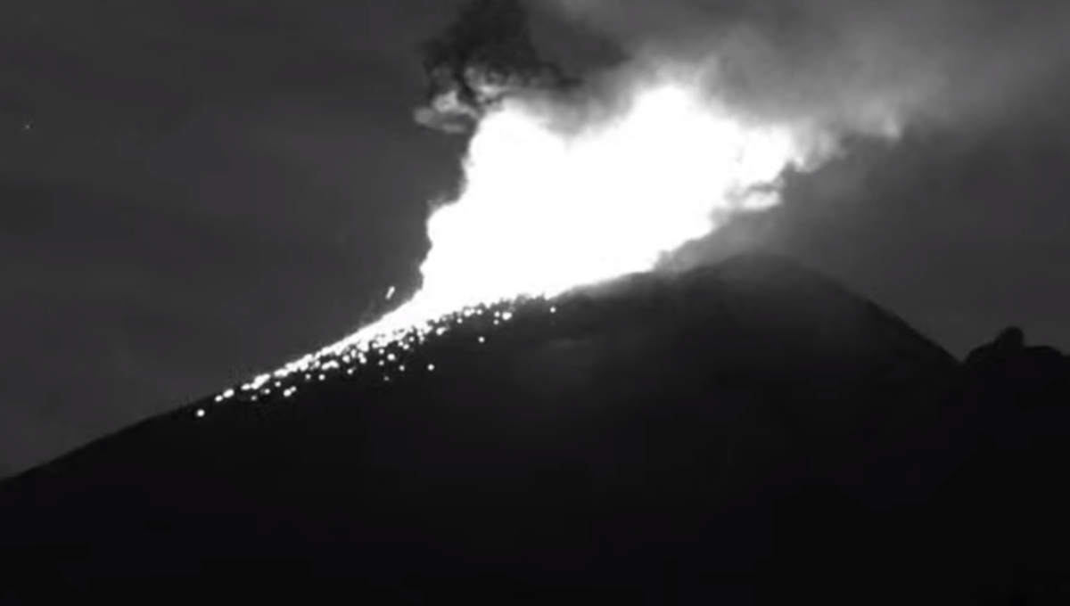 Popocatépetl pone en alerta a autoridades con intensa fumarola