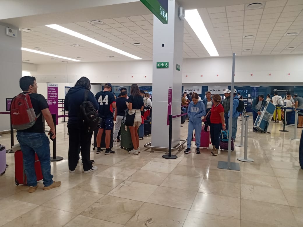 Por alerta del volcán Popocatépetl, retrasan y cancelan vuelos en el aeropuerto de Mérida