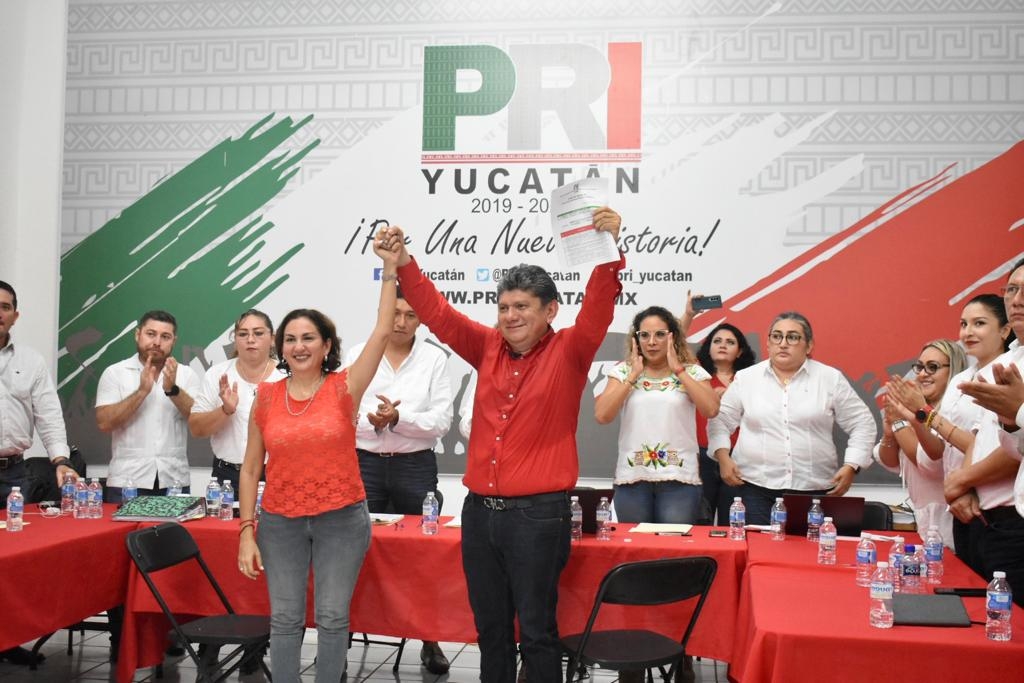 Gaspar Quintal reúne a tres mil personas en su inscripción para Presidente del PRI en Yucatán