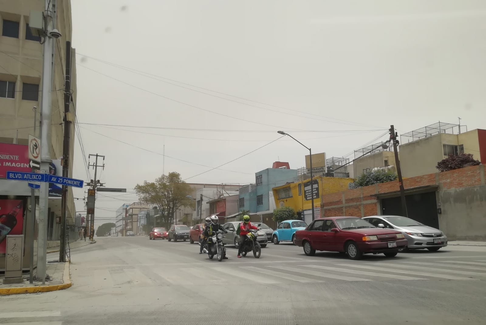 Cancelan clases presenciales en Puebla por caída de cenizas