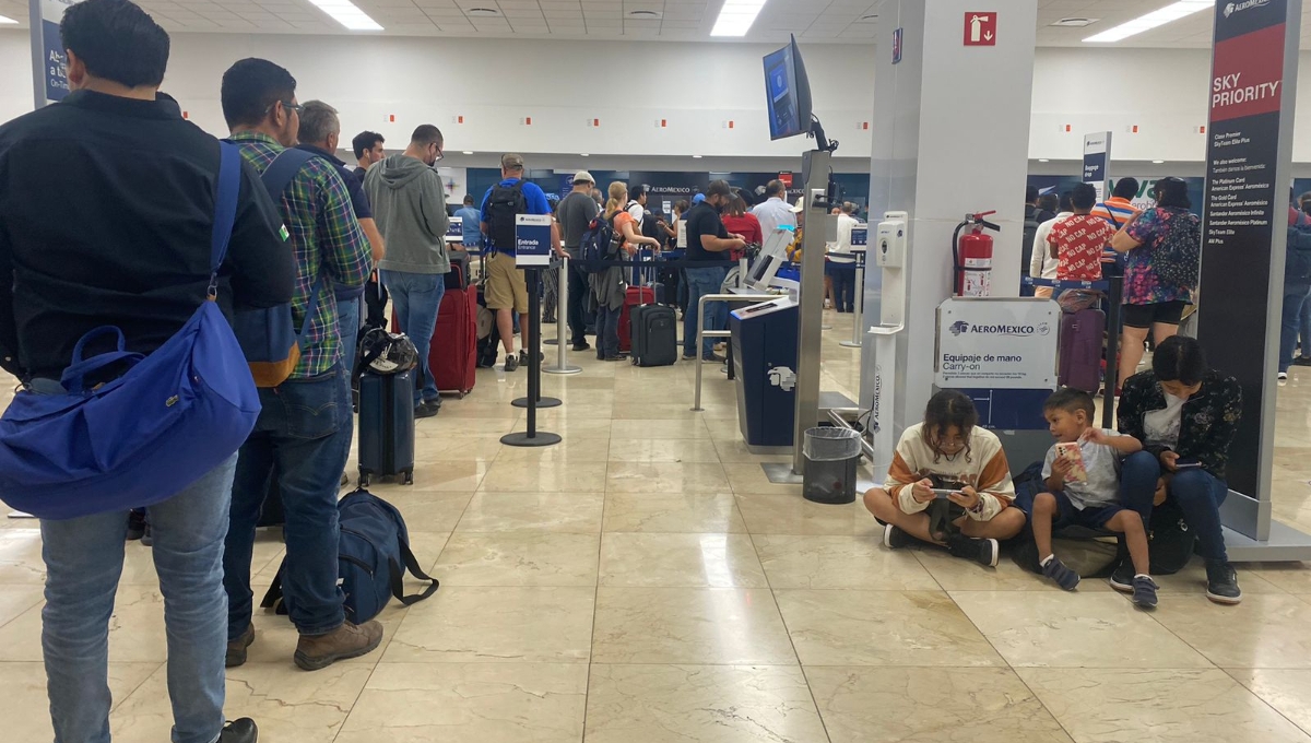 Retrasan ocho vuelos en el aeropuerto de Mérida por actividad del volcán Popocatépetl