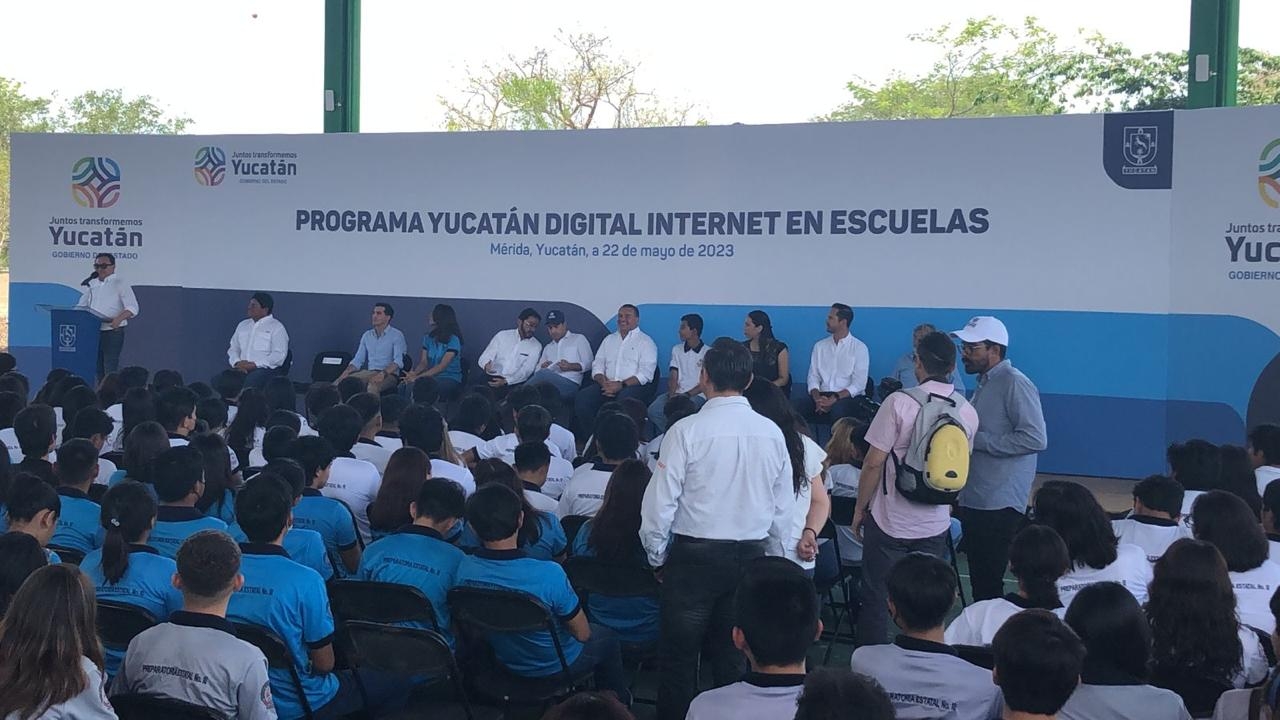 Mauricio Vila supervisa el programa 'Yucatán Digital' en escuelas de Ciudad Caucel: EN VIVO
