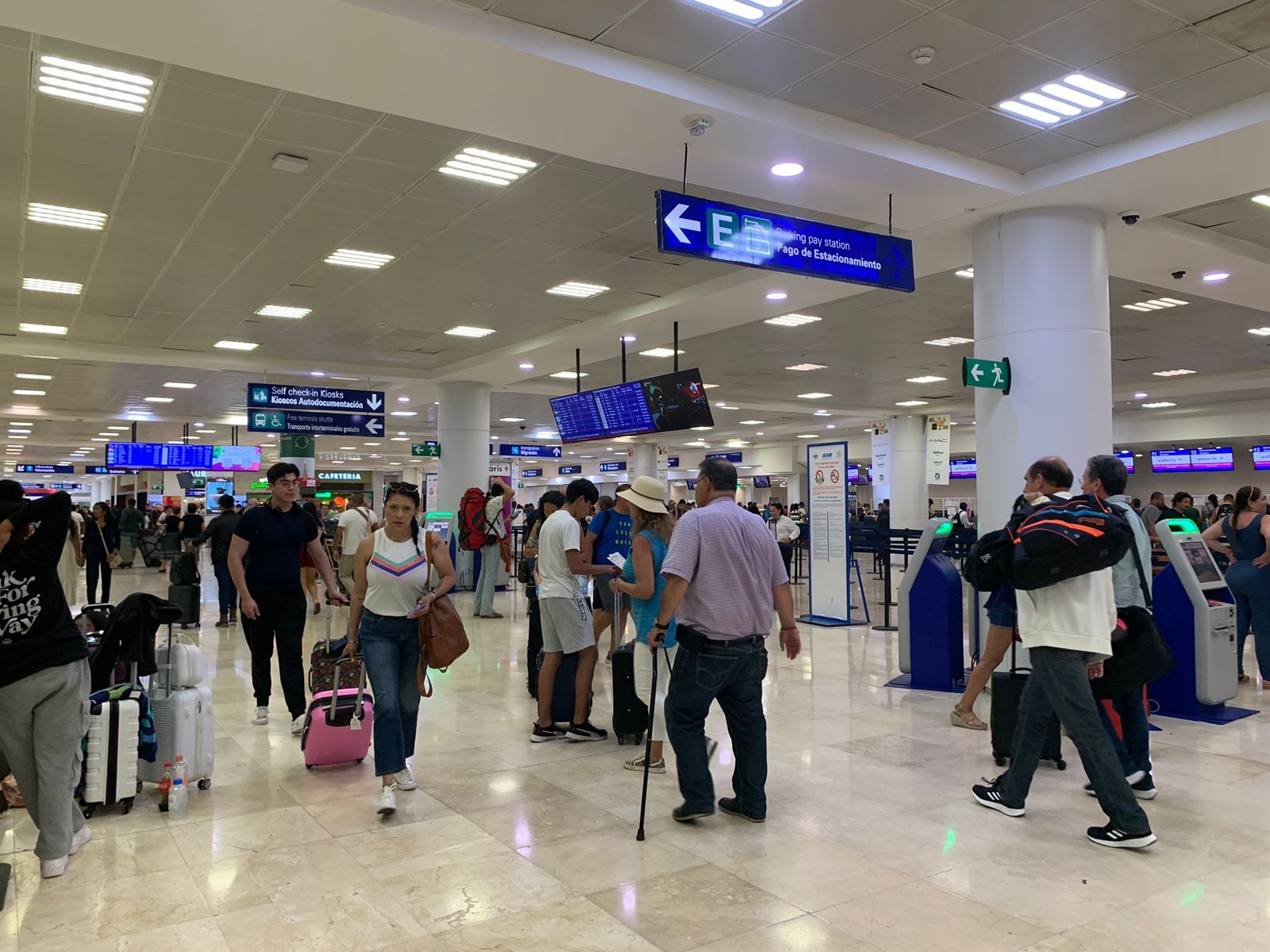 Cancelan tres vuelos en el aeropuerto de Cancún: EN VIVO