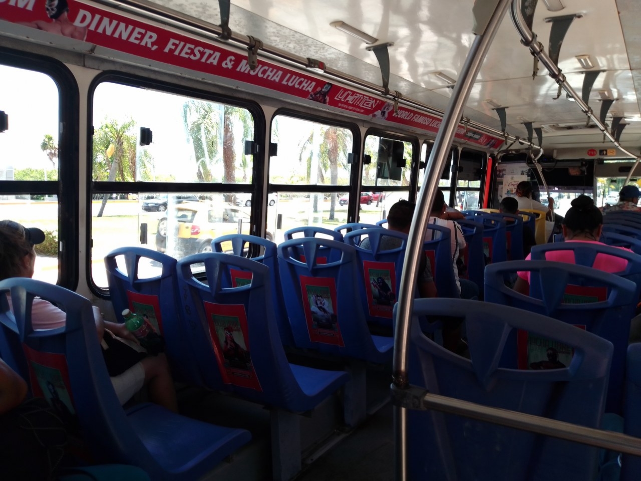 Familias en Cancún temen viajar en transporte público por la inseguridad