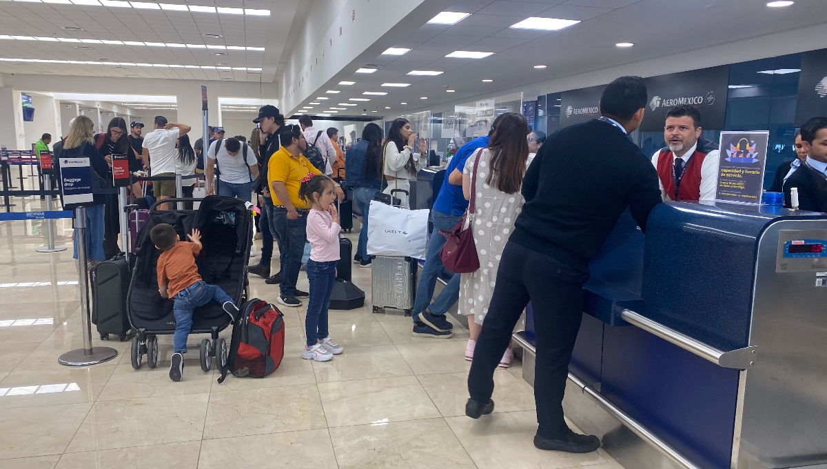 Contingencia por cenizas del Popocatépetl afecta a más de 5 mil pasajeros del aeropuerto de Mérida