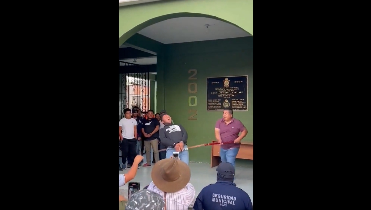 Castigan a latigazos a presunto extorsionador en Oaxaca: VIDEO