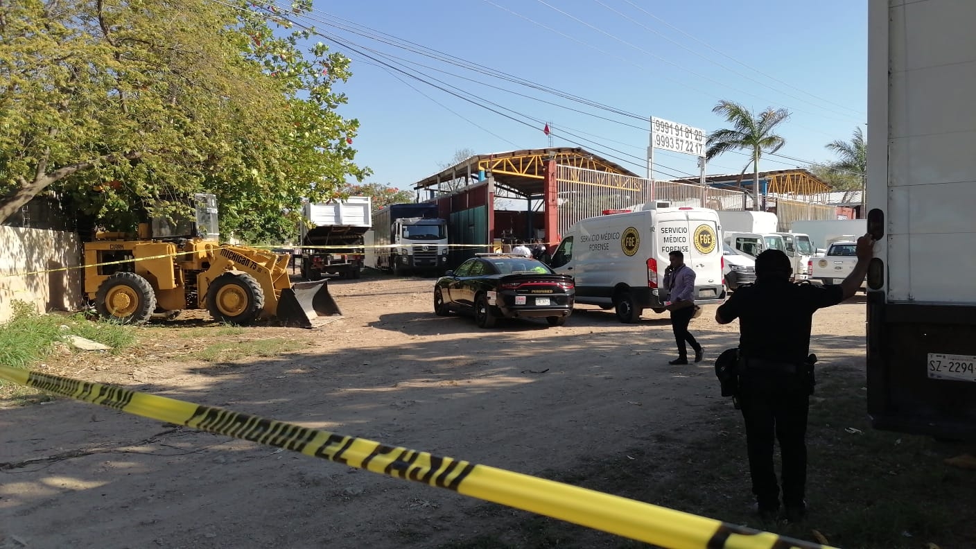 Hombre muere aplastado por un grúa en un taller en San José Tzal, Mérida