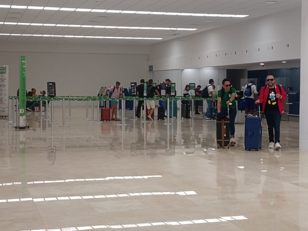 Aeropuerto de Mérida retoma vuelos tras erupción del Popocatépetl