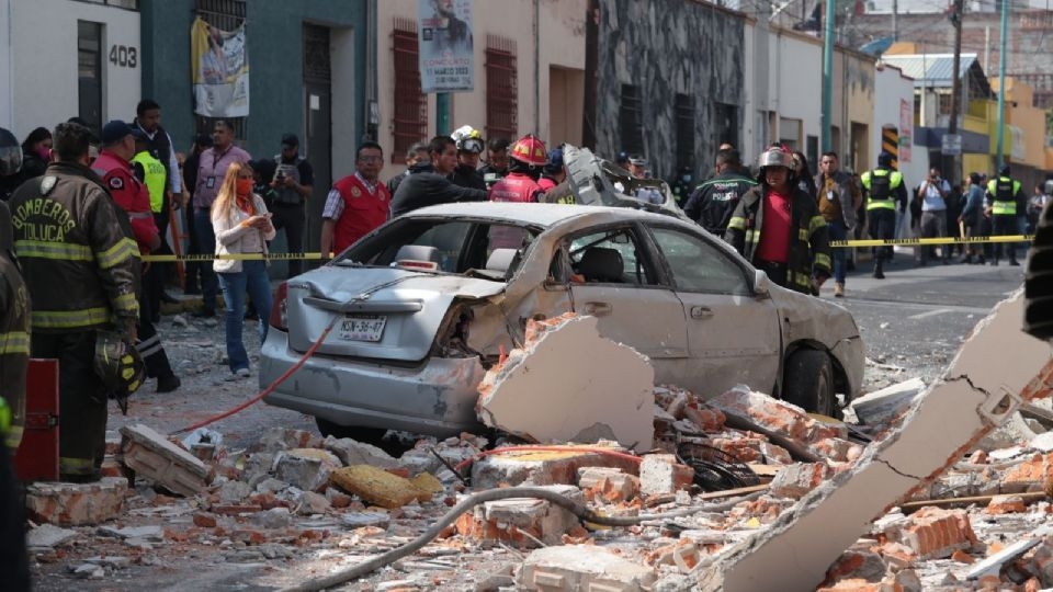 Captan en VIDEO explosión de panadería en Toluca, reportan 5 heridos