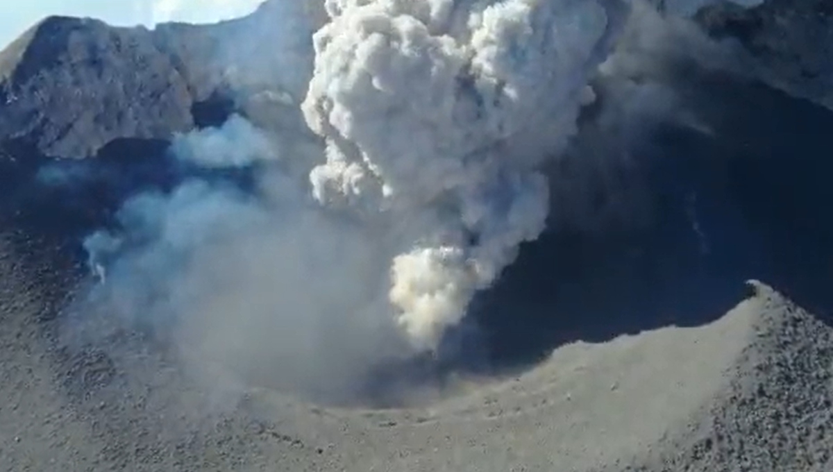 Popocatépetl dron de la SEMAR graba cráter del volcán