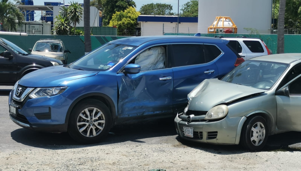 Lujosa camioneta causa aparatoso accidente en Ciudad del Carmen