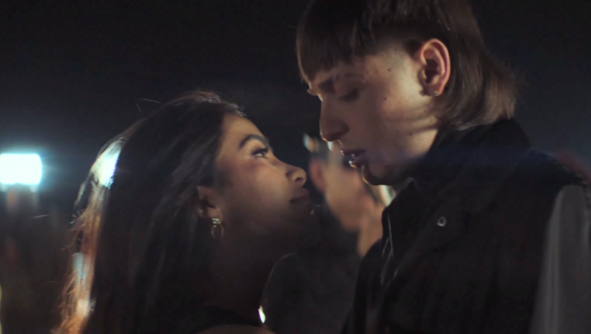 Peso Pluma y Dania Méndez protagonizan candente beso en video de la canción "Bye":