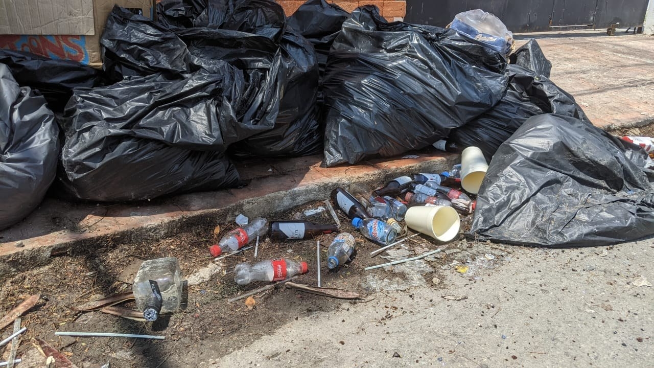 Convierten en basurero clandestino el Boulevard de Chetumal