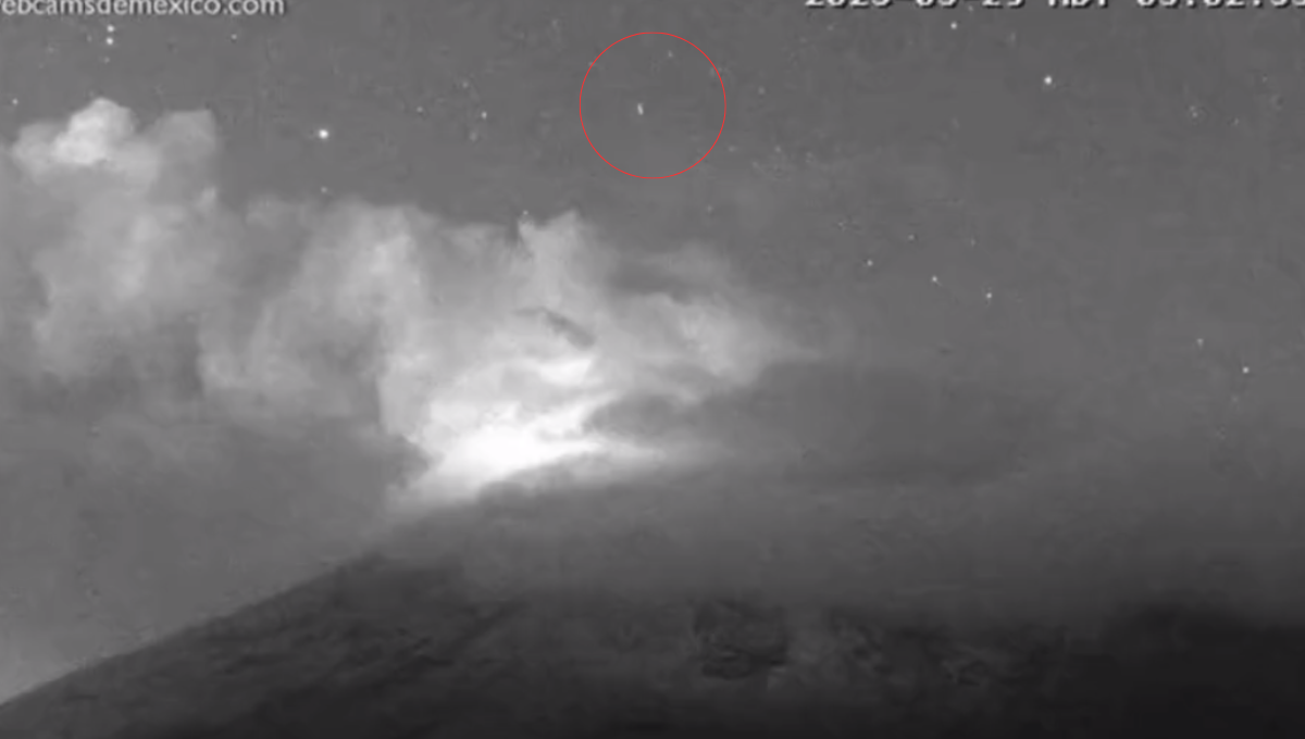 Vuelven a captar OVNIS saliendo del cráter del volcán Popocatépetl: VIDEO
